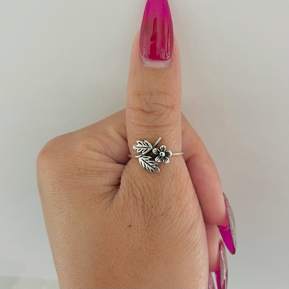 Sterling silver flower with leaves ring, flower ring, leaf ring, silver ring - Picture 9 of 11